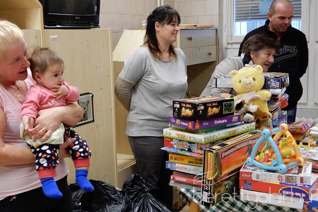 A Tama Hungary Kft. dolgozói beteg gyerekenek adományoztak 17